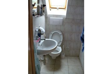 Polonia Privát Białowieża, Exterior